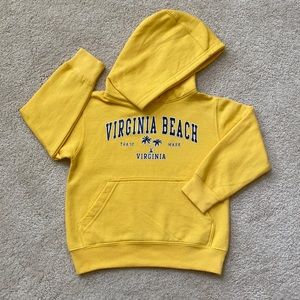 Yellow sweatshirt 🏝